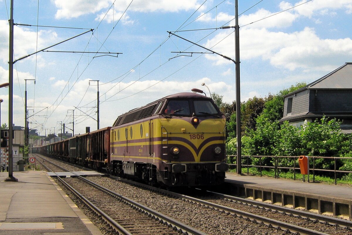 Scanbild: Erzzug mit CFL 1806 dönnert am 1 Juni 2009 durch Schifflange.