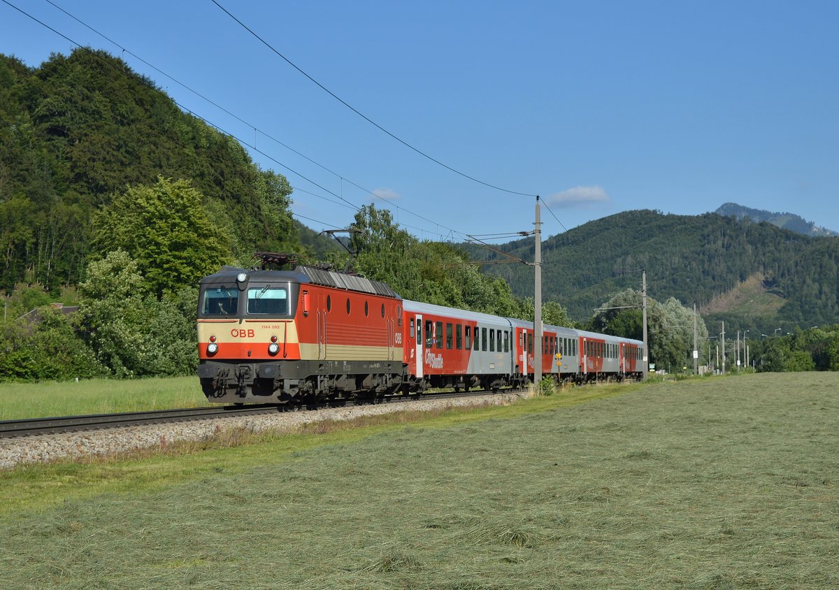 Schachbrett 1144 092 ist am 02.07.2018 mit dem R3976
in Micheldorf (OÖ) unterwegs gewesen!