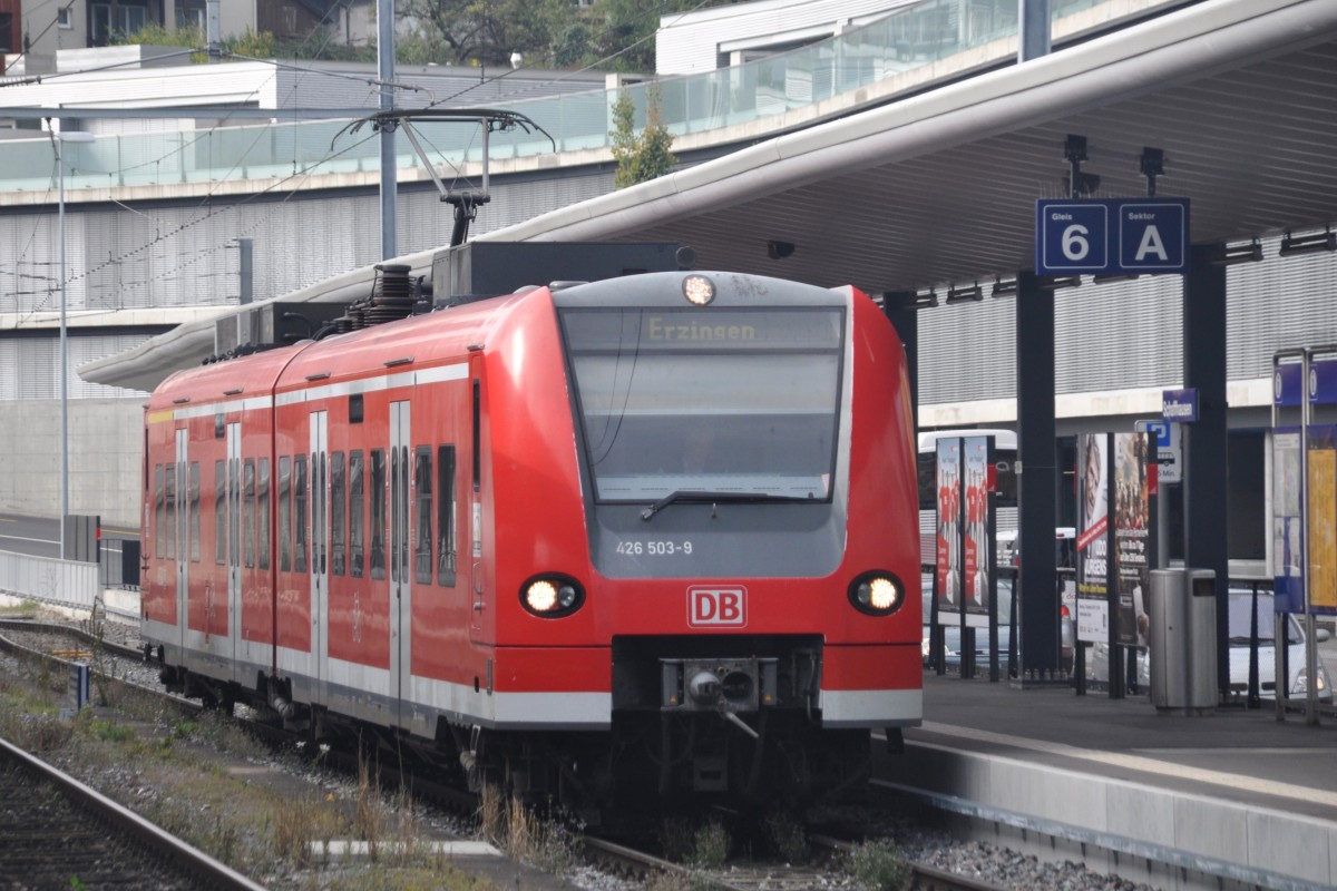 SCHAFFHAUSEN (Kanton Schaffhausen), 01.10.2014, 426 503-9 als Regionalbahn von Erzingen bei der Einfahrt; dieser Zug fährt nach kurzem Aufenthalt wieder zurück nach Erzingen