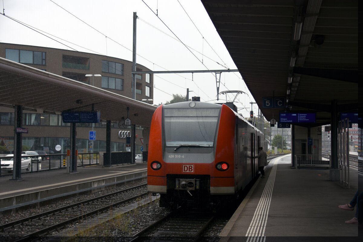 SCHAFFHAUSEN (Kanton Schaffhausen), 16.09.2021, 426 510-4 der DB Regio als S-Bahn nach Singen(Hohentwiel) im Bahnhof Schaffhausen