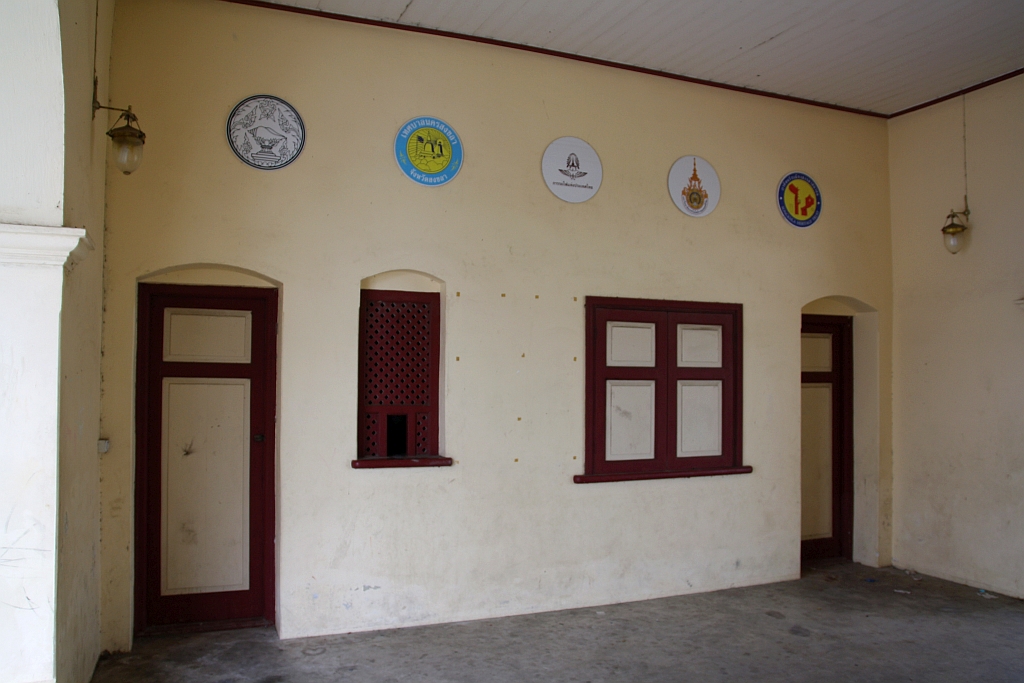 Schalterhalle der ehemaligen Songkhla Station am 07.Jänner 2023. Von der 1978 eingestellten Bahnlinie Hat Yai - Songkhla ist das Aufnahmsgebäude der Songkhla Station noch erhalten und steht seit 2004 unter Denkmalschutz.