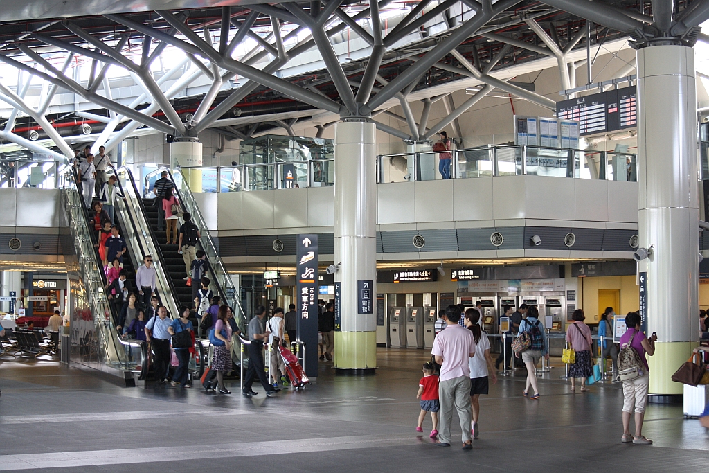 Schalterhalle der HSR Shalun Station am 07.Juni 2014.