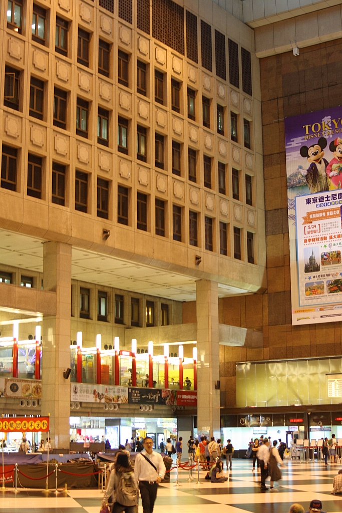 Schalterhalle der Taipeh Main Station am 09.Juni 2014.