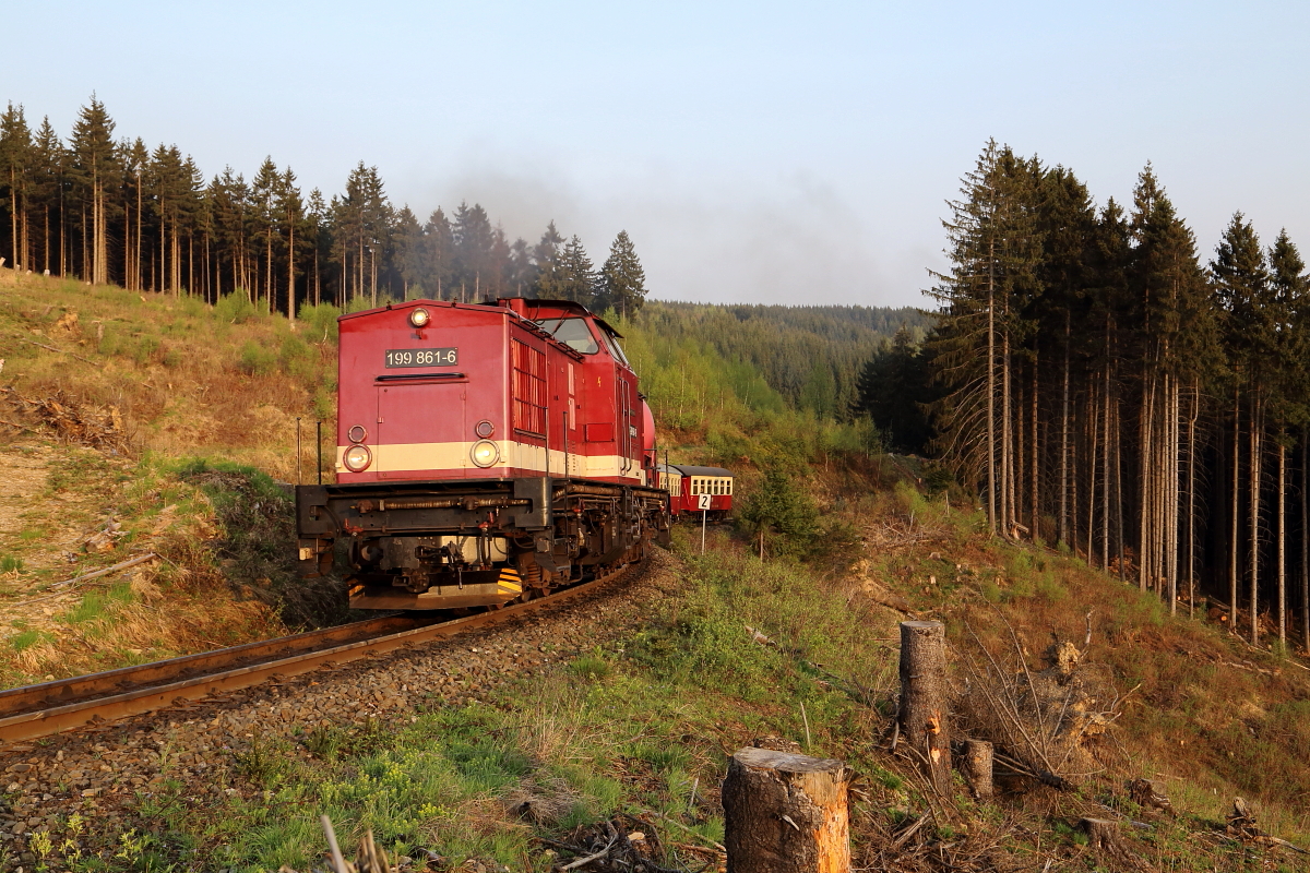 Scheinanfahrt von 199 861 mit Sonder-GmP am 21.04.2018 an der Windbruchstelle Drängetal.