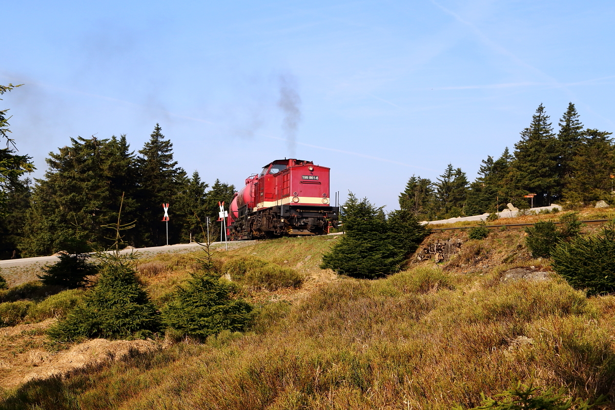 Scheinanfahrt von 199 861 mit Sonder-GmP am 21.04.2018 beim Heinrichshöhemoor, kurz vor Erreichen des Brockenbahnhofes. (Bild 3)