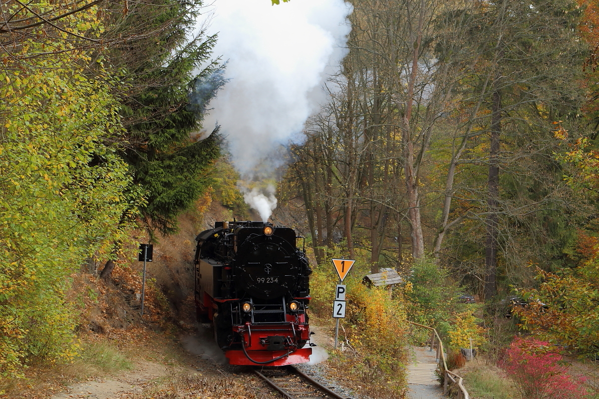 Scheinanfahrt von 99 234 mit IG HSB-Sonderzug am 21.10.2018 Nähe Drahtzug. (Bild 2)
