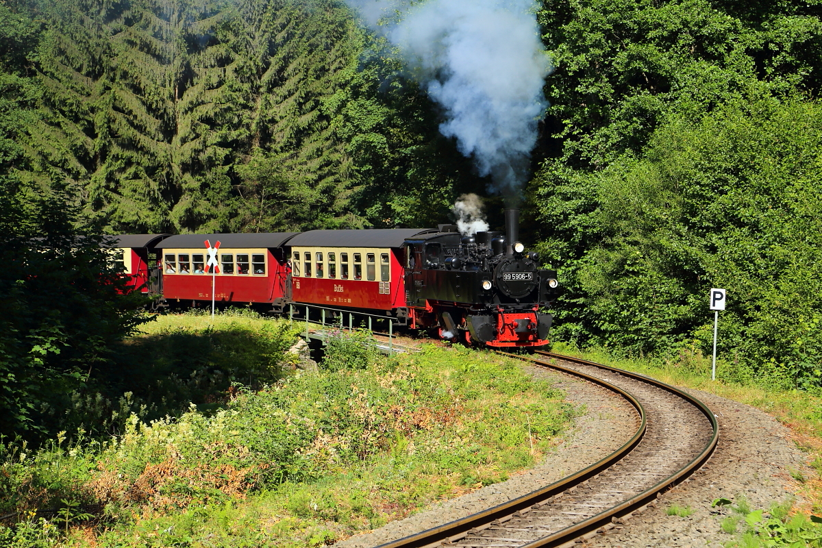 Scheinanfahrt von 99 5906 mit Jubiläumssonderzug der IG HSB am 07.07.2018 kurz vor dem Steinbruch Unterberg. (Bild 1)