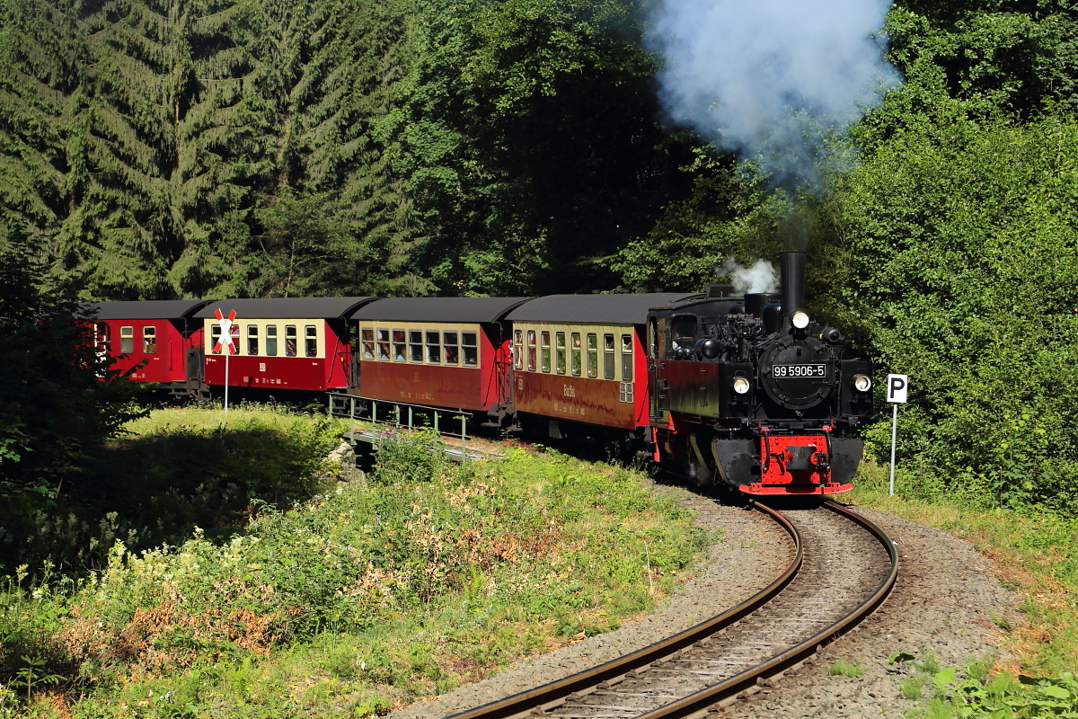 Scheinanfahrt von 99 5906 mit Jubiläumssonderzug der IG HSB am 07.07.2018 kurz vor dem Steinbruch Unterberg. (Bild 2)