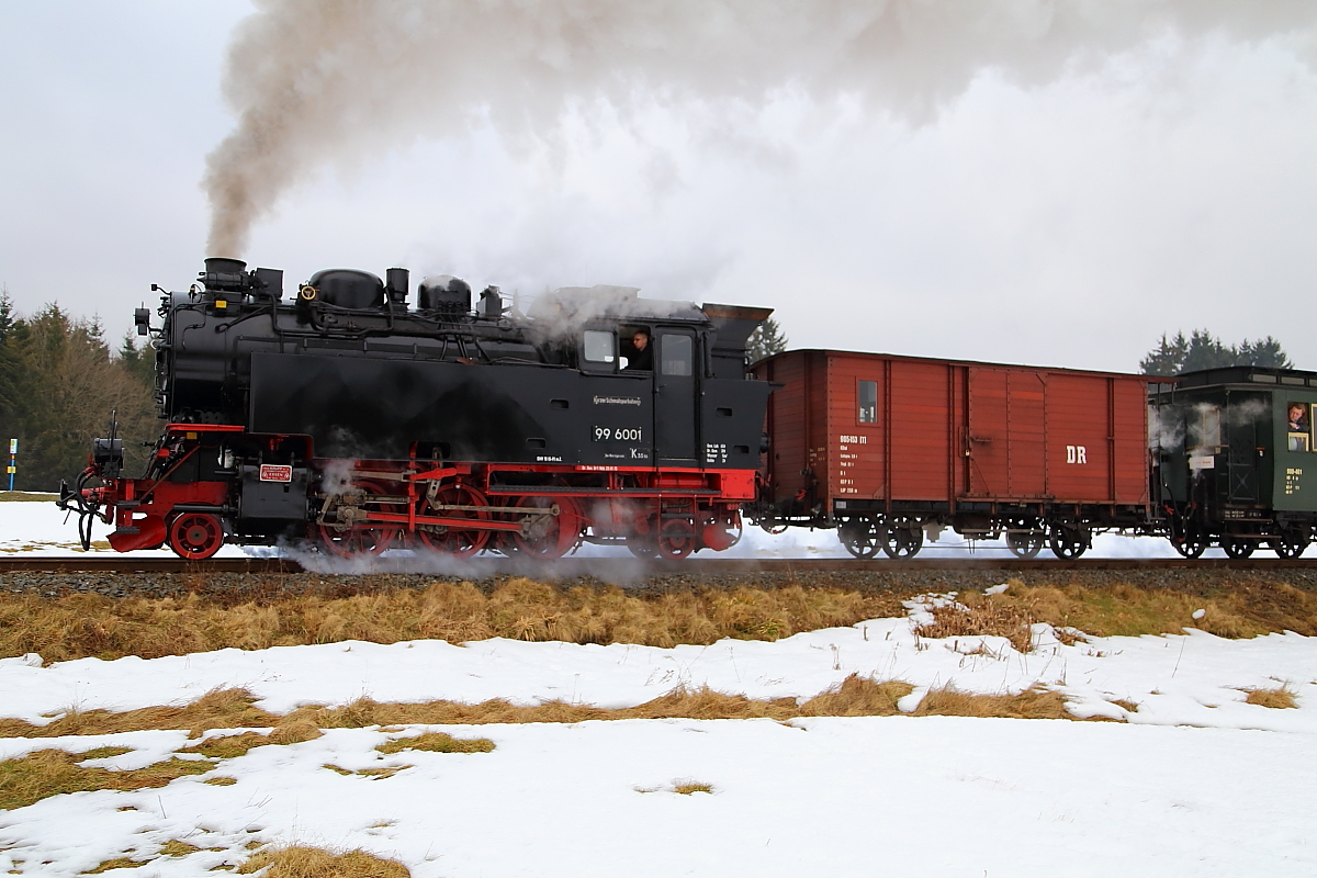 Scheinanfahrt von 99 6001 mit IG HSB-Sonderzug am Nachmittag des 15.02.2015 zwischen Eisfelder Talmühle und Benneckenstein, hier kurz vor dem Bahnhof Benneckenstein. (Bild 3)