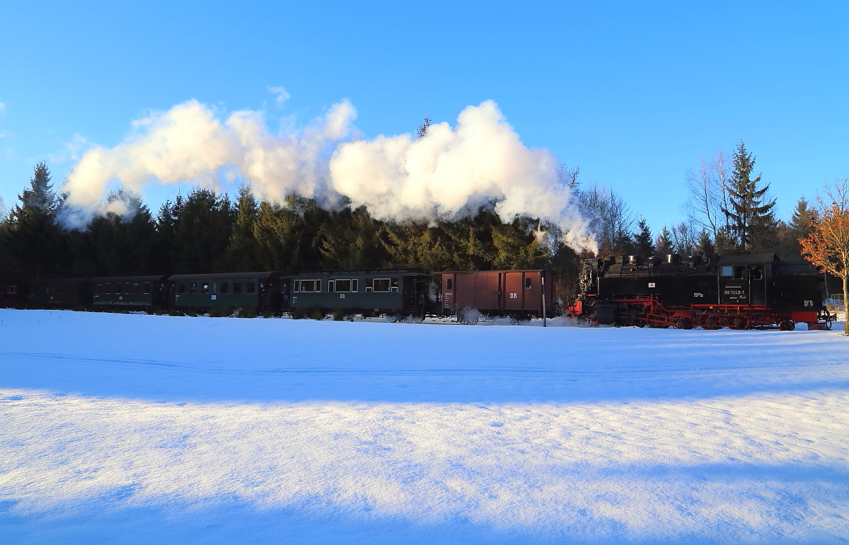 Scheinanfahrt von 99 7243 mit IG HSB-Sonderzug am späten Nachmittag des 13.02.2015 am Haltepunkt Birkenmoor auf der Strecke Eisfelder Talmühle - Stiege. (Bild 3)