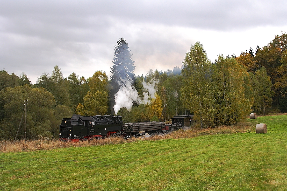 Scheinanfahrt von 99 7247 mit Sonder-PmG der IG HSB am Nachmittag der 20.10.2013 zwischen Mägdesprung und Sternhaus Ramberg (Bild 2).