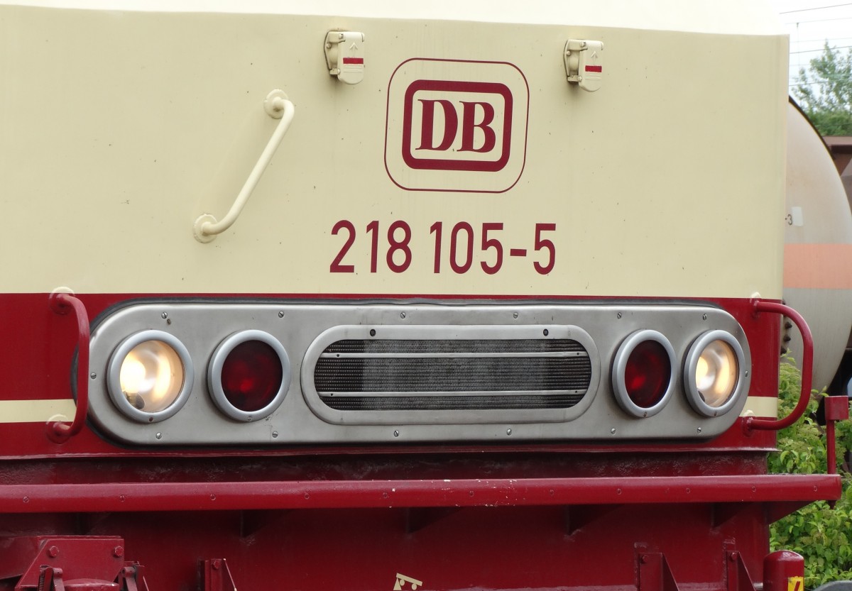 Scheinwerfer und DB Logo von 218 105-5 am 30.05.14 im Darmstadt Kranichstein