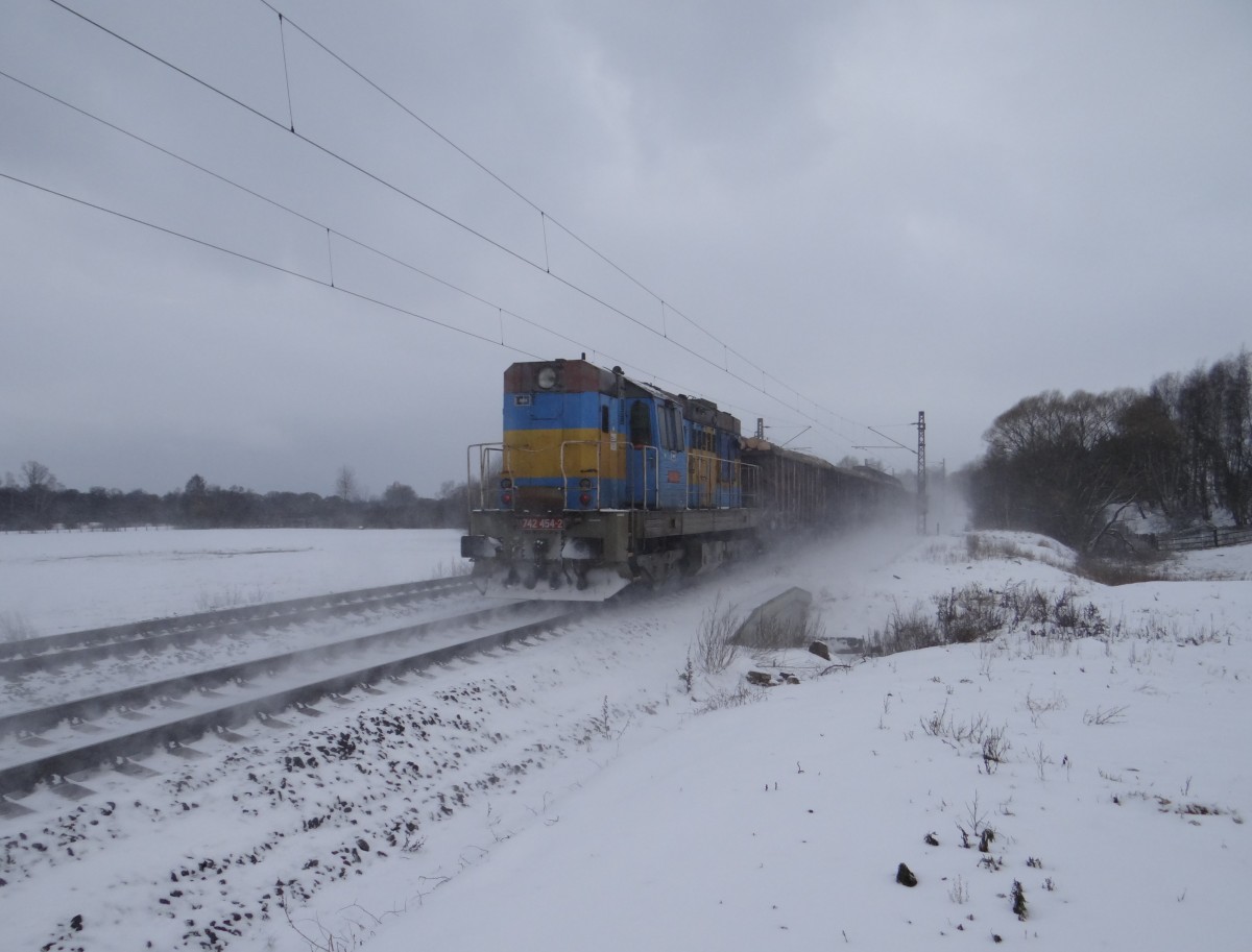 Schiebelok 742 454-2 zu sehen am 31.01.15 bei Chotikov. 