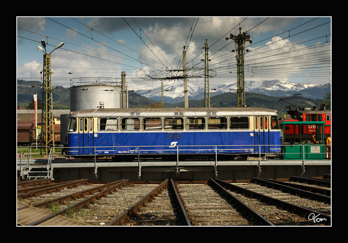 Schienenbus 8081 055 auf der Drehscheibe in Knittelfeld.
3.5.2008