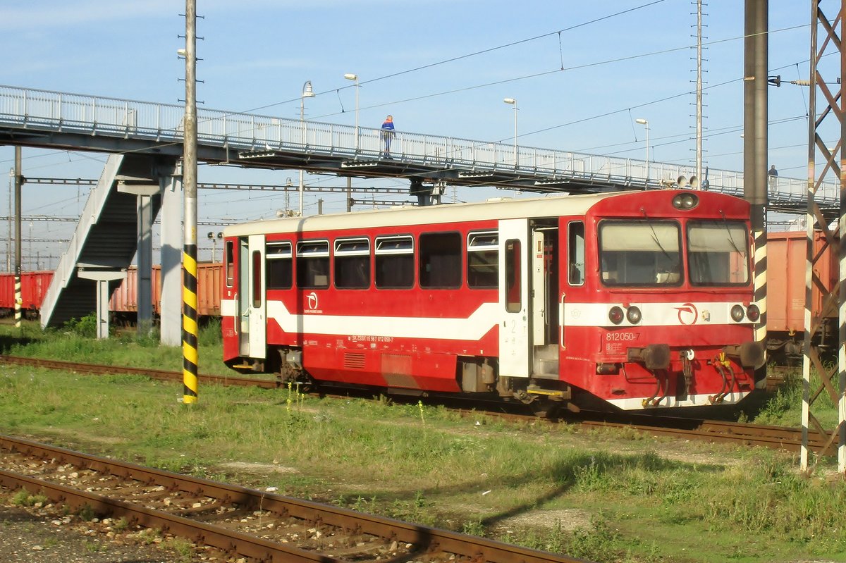 Schienenbus 812 050 steht am 12 September 2018 in Sturovo.