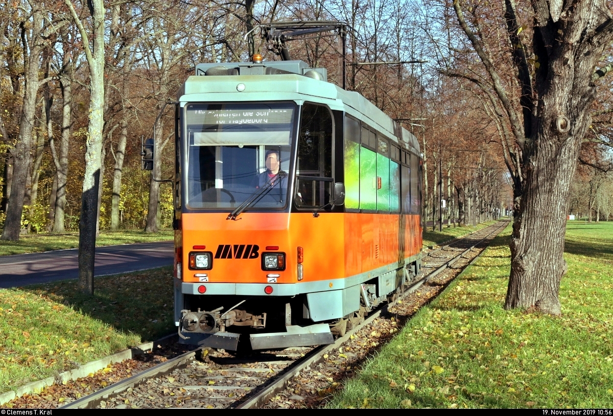 Schienenschleifwagen Tatra T6A2, Nr. 703, der Magdeburger Verkehrsbetriebe GmbH & Co. KG (MVB) ist nahe der Haltestelle Bahnhof Herrenkrug stadteinwärts unterwegs.
Bild durchlief die Selbstfreischaltung (Weißabgleich).
(verbesserte Version mit erneutem Weißabgleich)
[19.11.2019 | 10:56 Uhr]