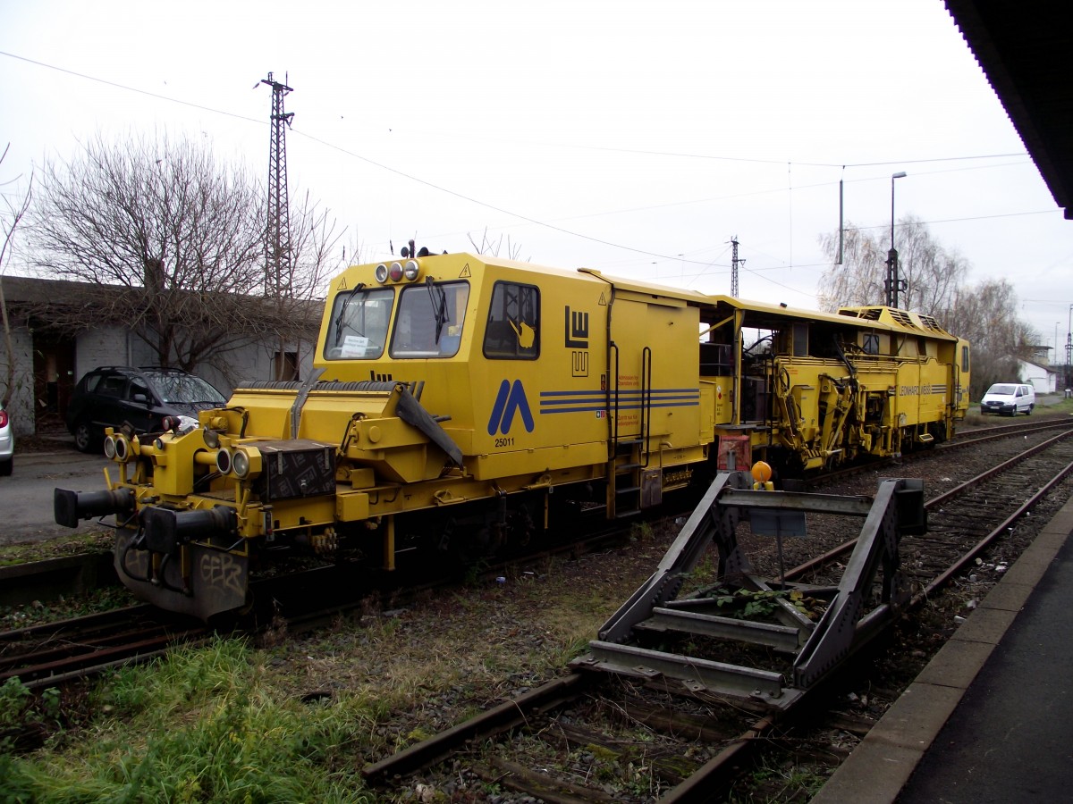 Schienenstopfexpress von Leonhard Weiss am 07.12.13 in Hanau Hbf 