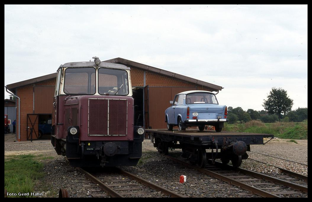 Schierwaldenraht am 8.9.1996: Lok V 14 neben einem mit einem Trabant beladenen Flachwagen.