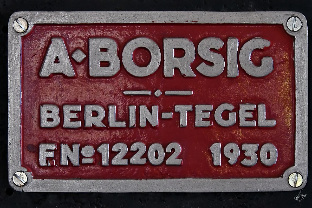 Schild an der slowenischen Dampflokomotive 06-013 Anfang Juni 2019 im Bahnpark Augsburg.