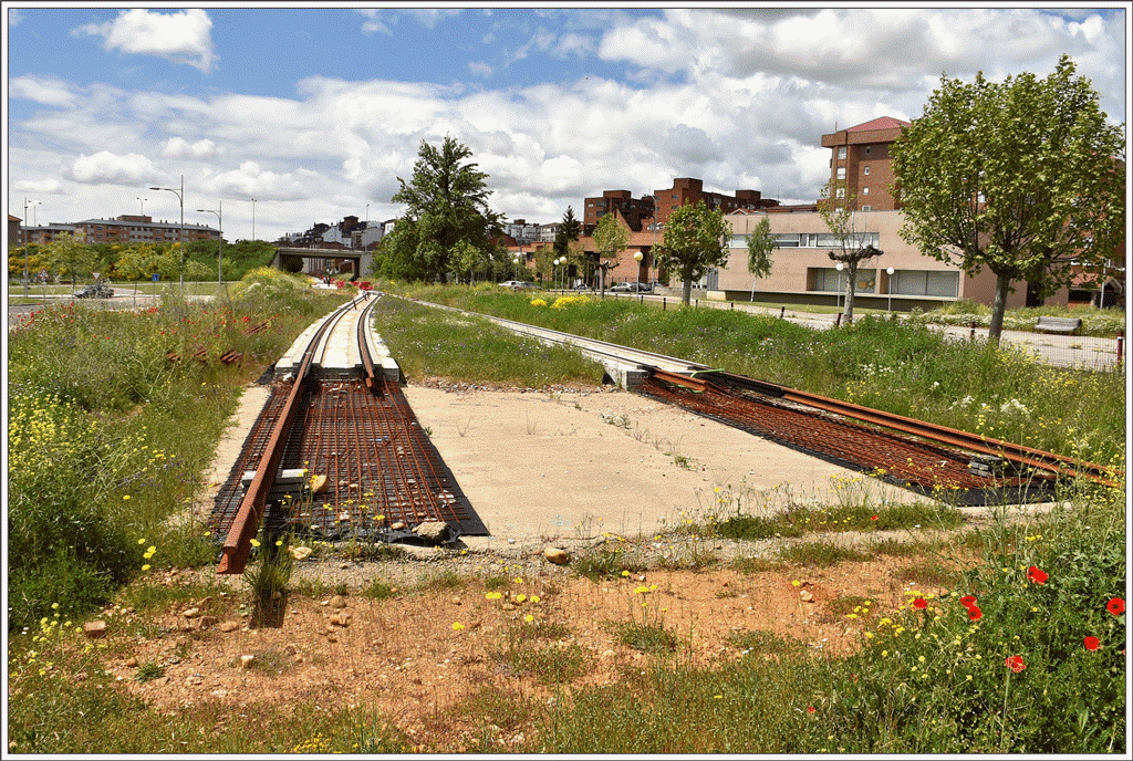 Schildbürgerstreich in Asunción/Universidad. Nur wenige Meter fehlen als Verbindung zur bestehenden Strecke. (25.05.2016)
