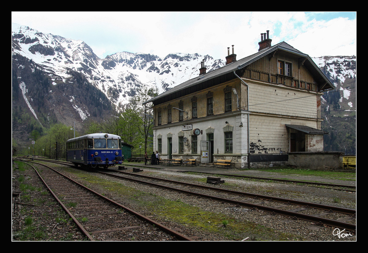 Schinenbus 5081.564 im Bahnhof Erzberg.  
11.5.2008