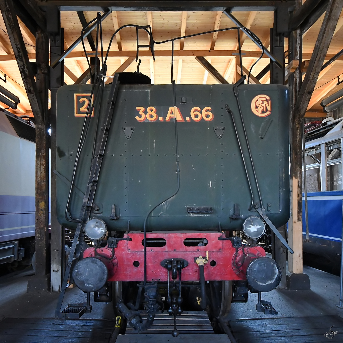 Schlepptender der 1917 gebauten französischen Dampflokomotive 231 K 22  La France . (Bahnpark Augsburg, Juni 2019)