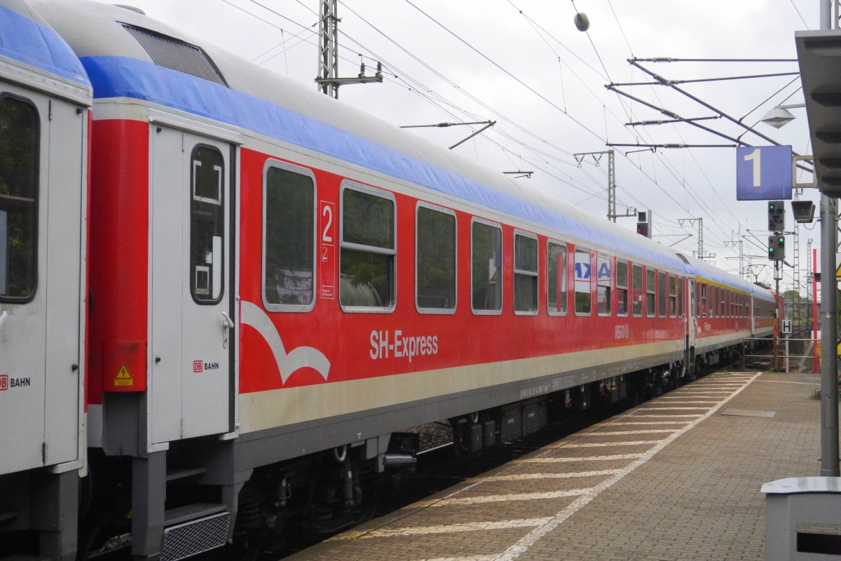 Schleswig-Holstein-Express Hamburg - Flensburg in Elmshorn. Im Bild: 2.-Klasse-Wagen (ex InterRegio). 24.6.15.