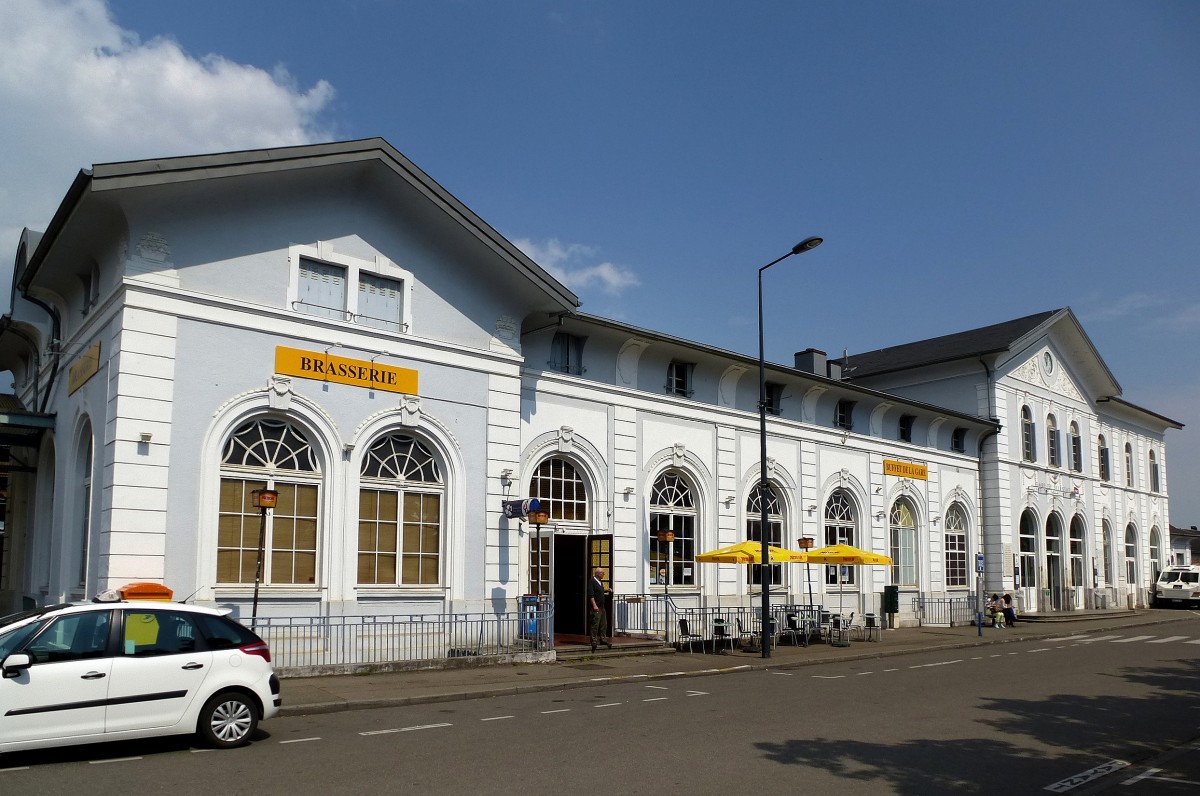 Schlettstadt (Selestat) im Elsa, das Bahnhofsgebude von der Straenseite, Juni 2014