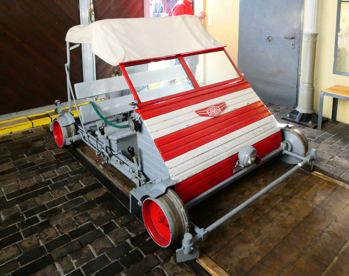 Schmucke Draisine im Tauernbahn-Museum in Schwarzach, 7.9.2026