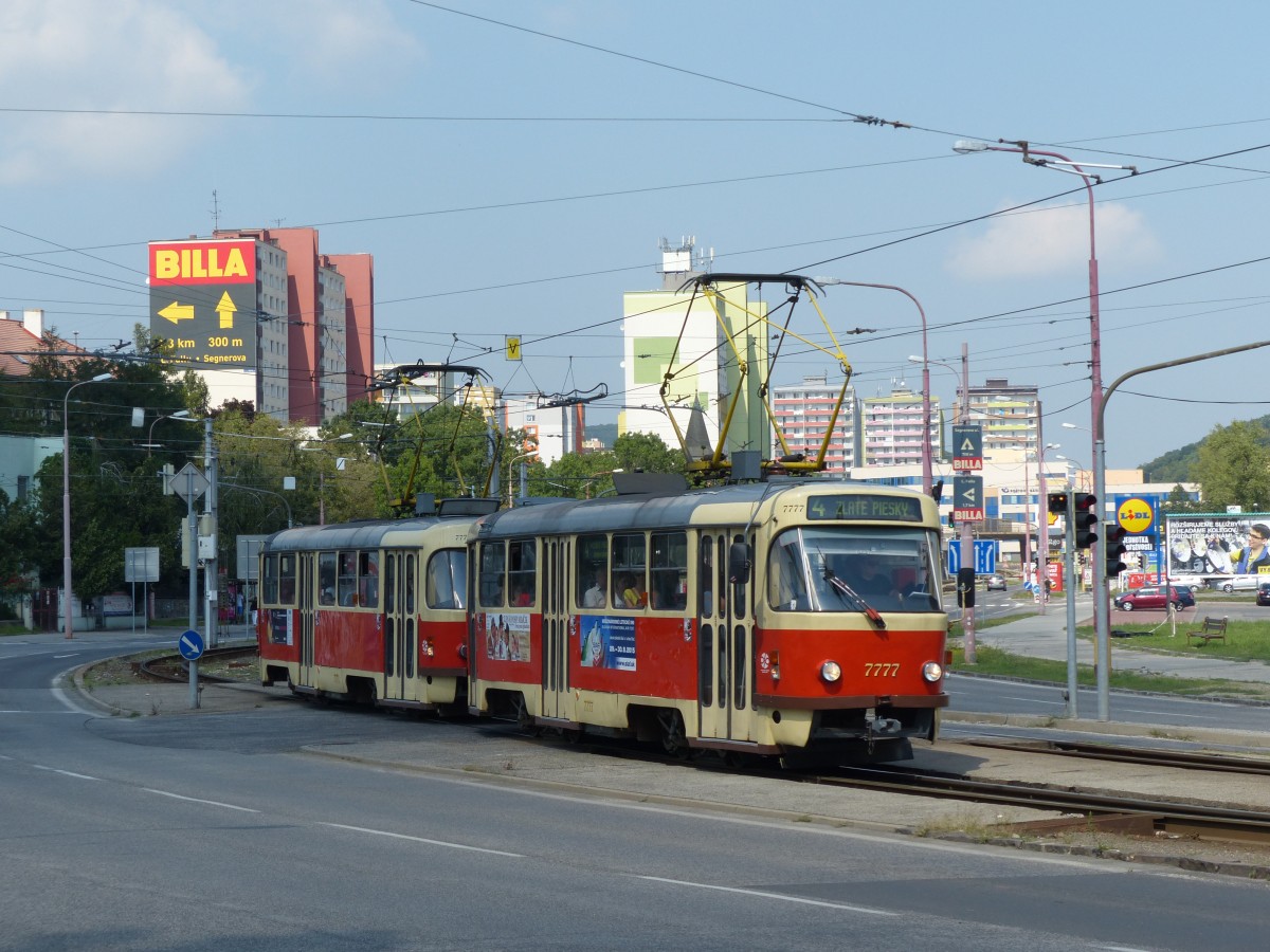 Schnapszahl 7777 - ein Fahrzeug der Reihe T3SUCS - auf der Linie 4 nach Zlaté piesky am 22.8.2015 in Bratislava. Die interessante Geschichte dieser Straßenbahnbaureihe ist hier genauer erklärt: http://www.tatrawagen.de/t3sucs.php