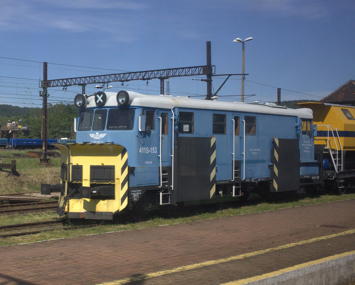 Schneepflug, abgestellt in Walbrzych. 09.06.2017 16:17 Uhr