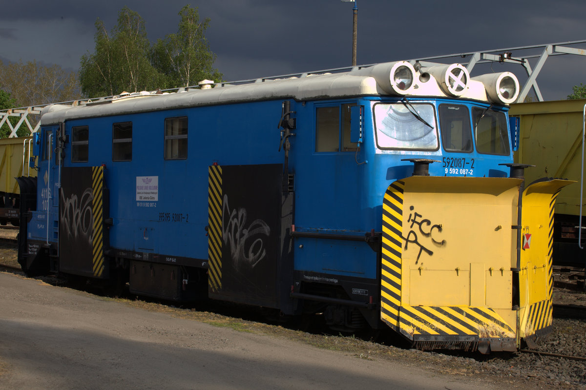 Schneepflug in Jelenia Gora. 20.05.2016 18:02 Uhr.
Die Bahnmeisterei ist mittlerweile öffentlich zugängig, da auf dem Gelände ein Baubetrieb angesiedelt ist.