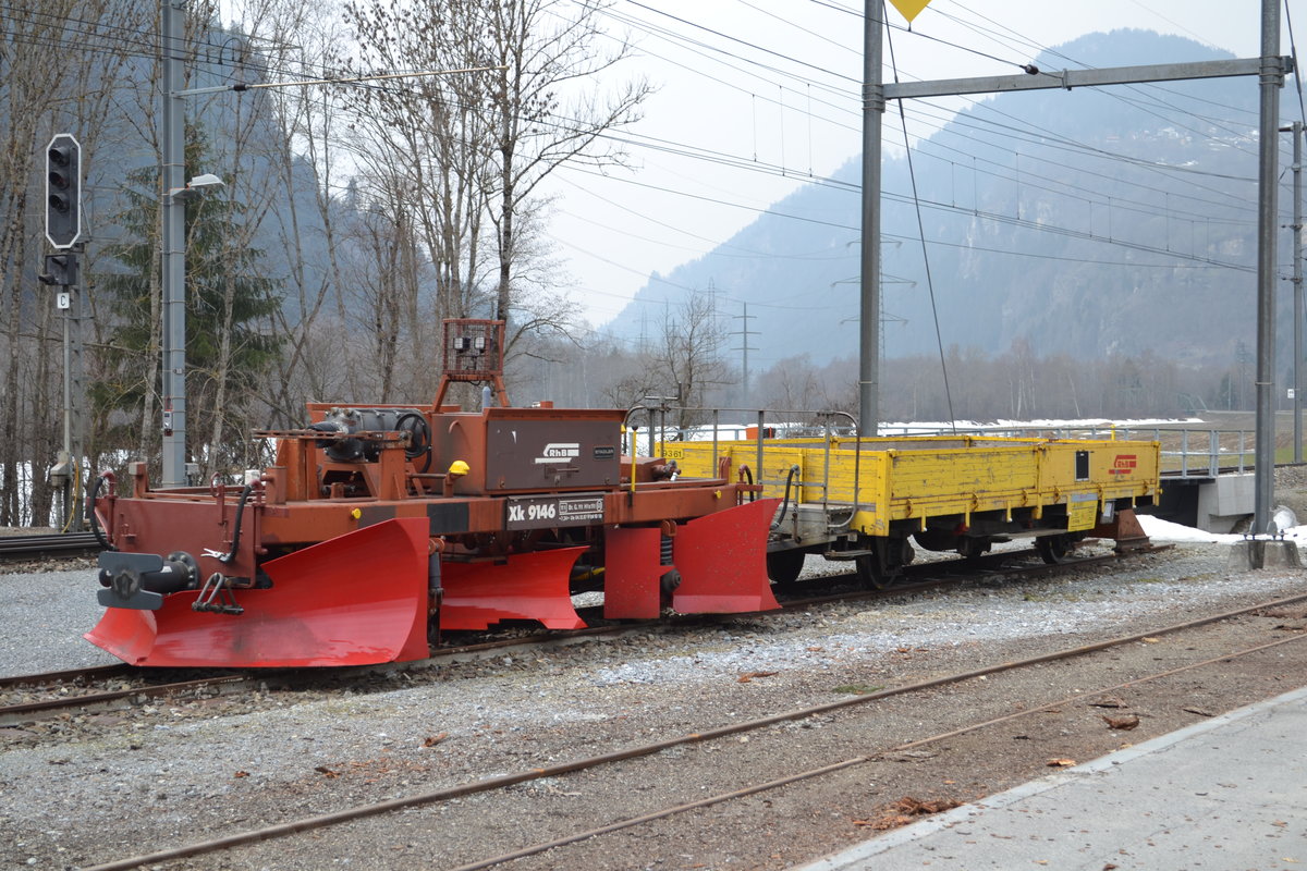 Schneepflug Xk9146 im Bahnhof von Rueun am 25.03.2019