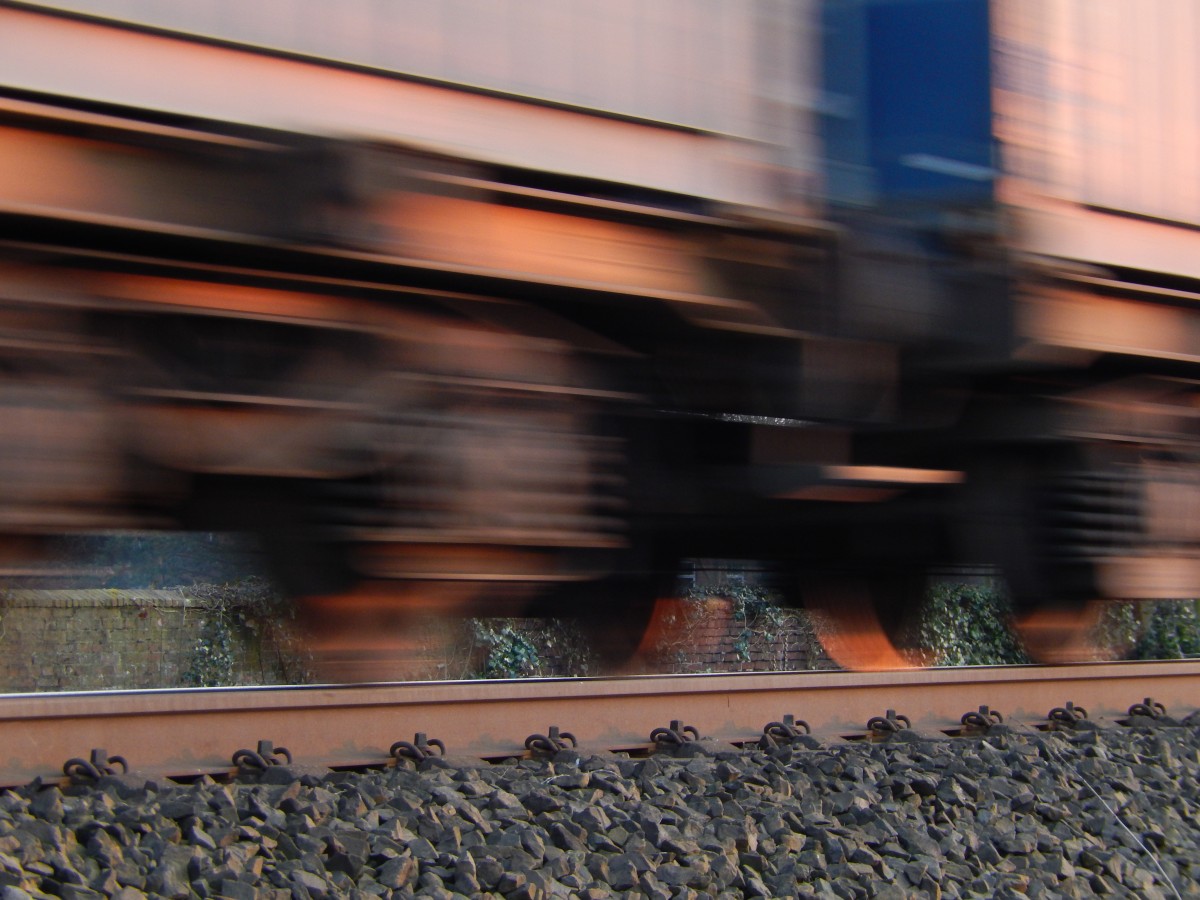  Schnelle Züge auf leuchtenden Schienen  - So gesehen am 19.03.2015 bei Nordstemmen