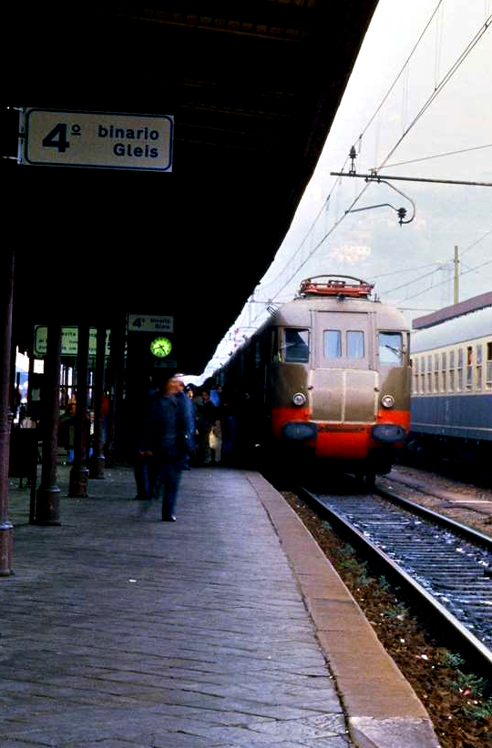 Schnellzug der Baureihe ALe 840 am Bozener Bahnhof, 29.10.1985