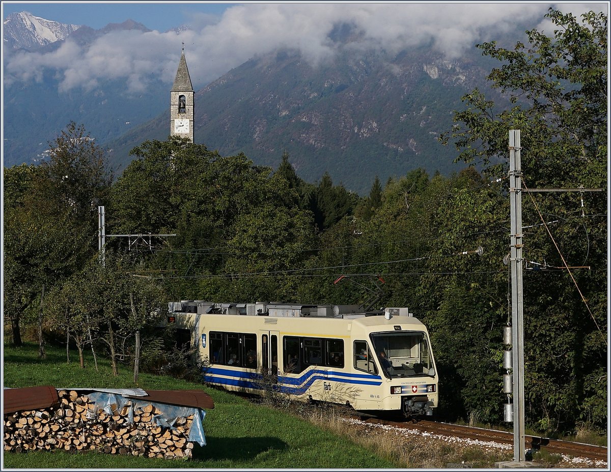 Schnittvarianten: die zweite Bildvariante ist enger geschnitten und zeigt neben dem FART Centovalli-Express auf der Fahrt von Domodossola nach Locarno als CEX 43 bei Trontano nur das wessentliche.
7. Okt. 2016