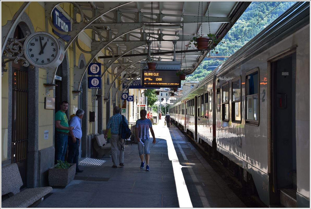 Schöne Bahnsteigarchitektur auch in Tirano. (28.06.2016)