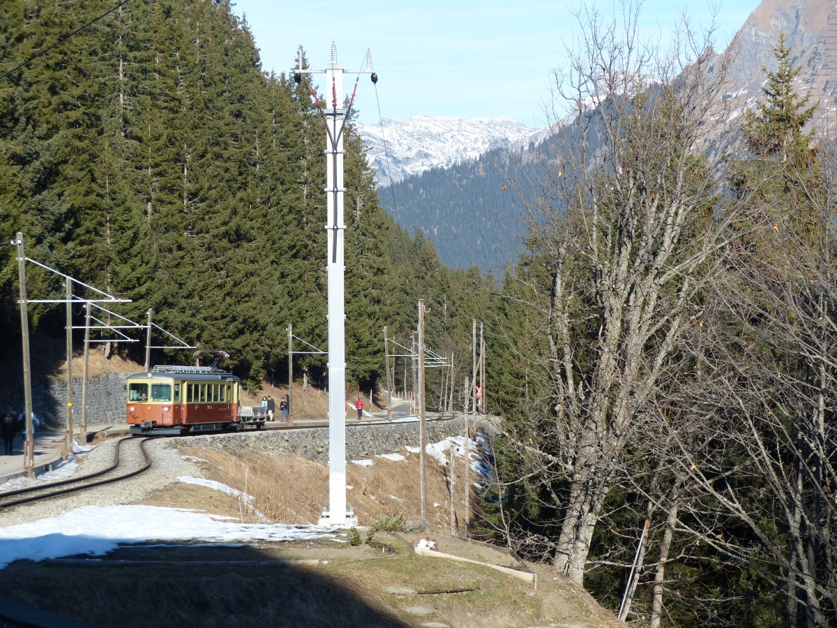 Schönste Sonne am 29.12.2015 in Mürren - das zog Wanderer und Jogger an. Nicht wenige erreichten Mürren mit der Bergbahn. Mürren