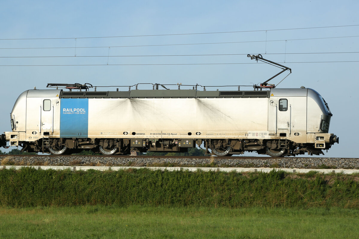 Schon wieder was langweiliges, wobei wenn man einer Reise macht doch immer auf etwas außergewöhnliches hofft. So verschwendet eine Railpool 193 am 20.8.25 bei Muhr am See meine Zeit.