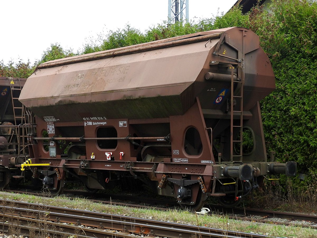 Schotterwagen 40 81 9428 814-3 (ehem.Tds); mit einer Ladung Gleisschotter am Bhf. Ried hinterstellt; 191101