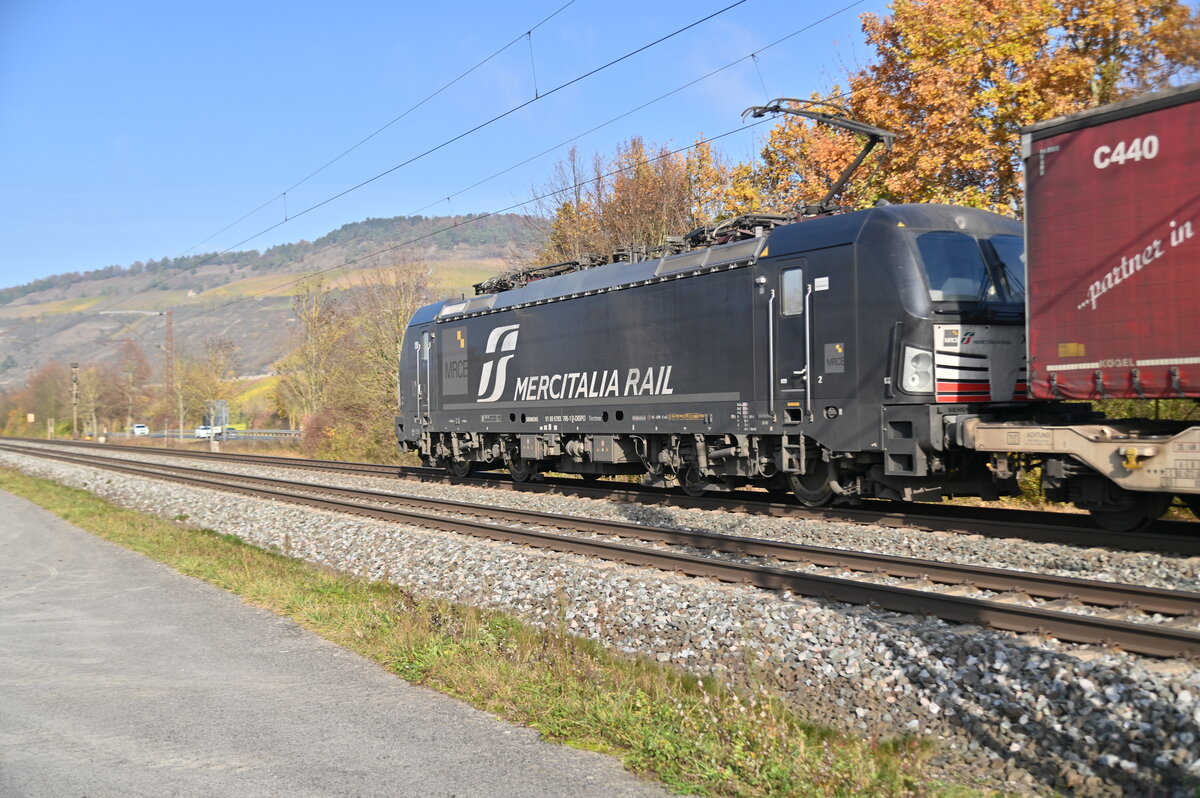 Schräg von hinten nochmals die X4E-705 gen Karlstadt fahend im besseren Licht. 9.11.2021