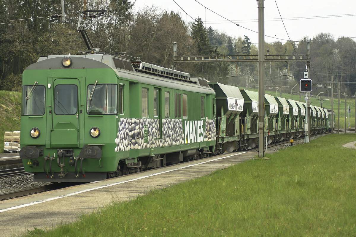 Schüttgutwagen BDe 576 056-6 / Makies AG Gettnau in Richtung Sins/AG.
Mühlau am 09.04.2020