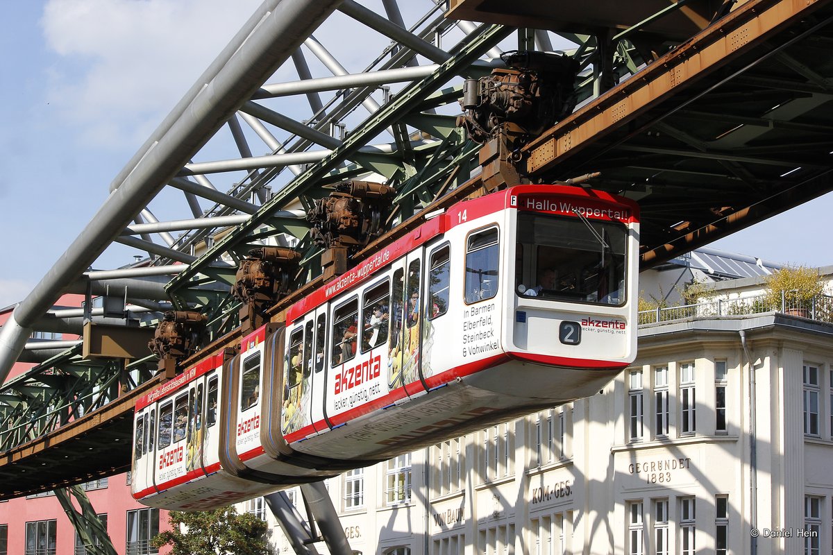 Schwebebahn  akzenta  Gtw 14 in Wuppertal Elberfeld, am 24.09.2016.