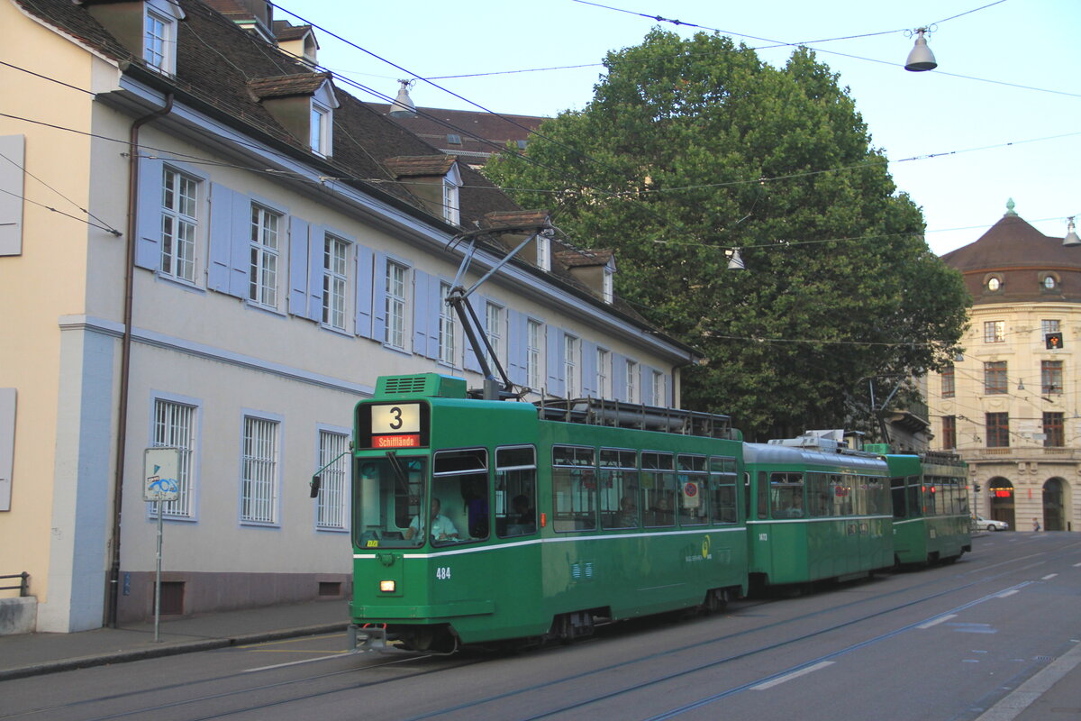 Schweiz, Basel, BVB
Tram 484+1473+4xx auf Linie 3, Steinenberg
6/8/2016