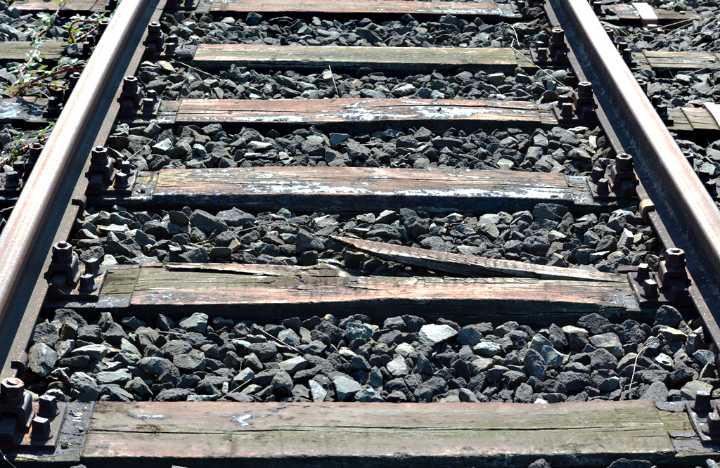 Schwellenbruch am ausgedienten NATO-Gleis zwischen Odendorf und Rheinbach - 11.09.2015