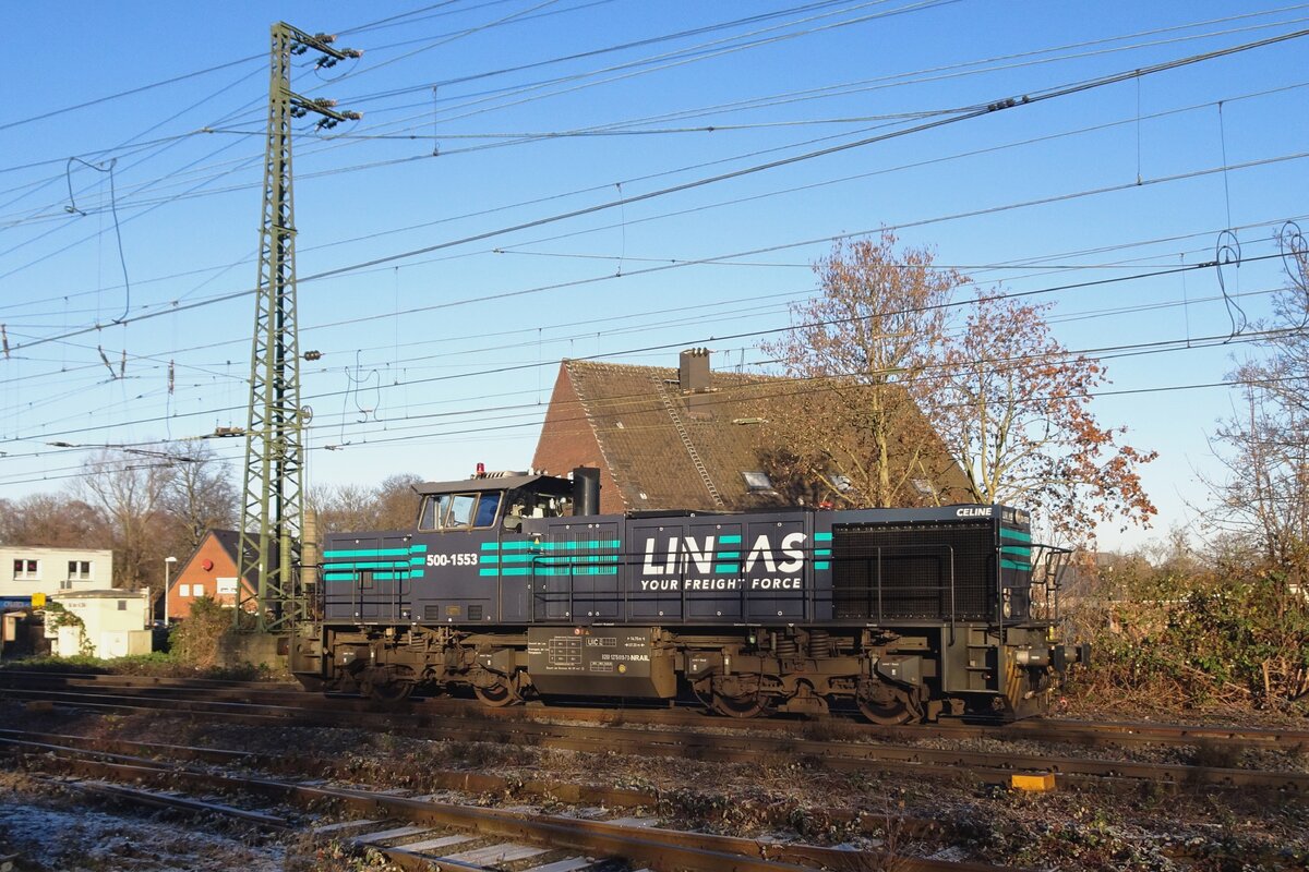 Schwierige Lichtverhältnisse am 14 Dezember 2022 in Emmerich, wo Lineas 5001553 umlauft.