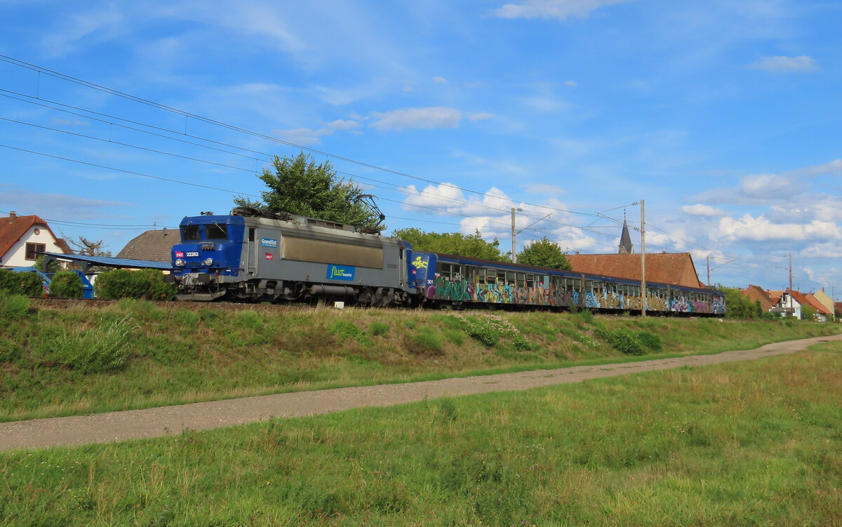 Schwindratzheim - 1. September 2026 : BB 22282 mit RRR 301 am TER 832 026 von Selestat nach Saverne.