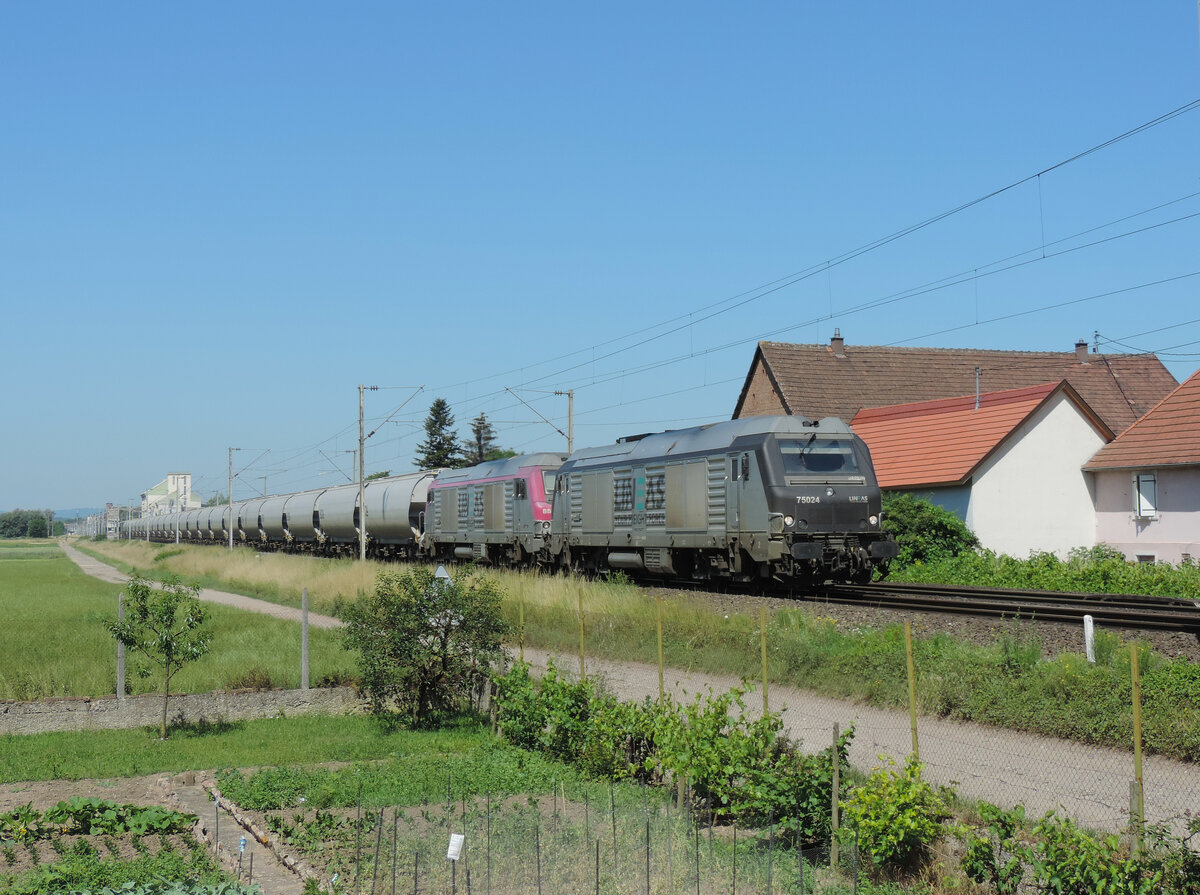 Schwindratzheim - 15. Juni 2022 : Lineas Loks 75024 & 75017 mit einem Getreidezug nach Bantzenheim unterwegs.