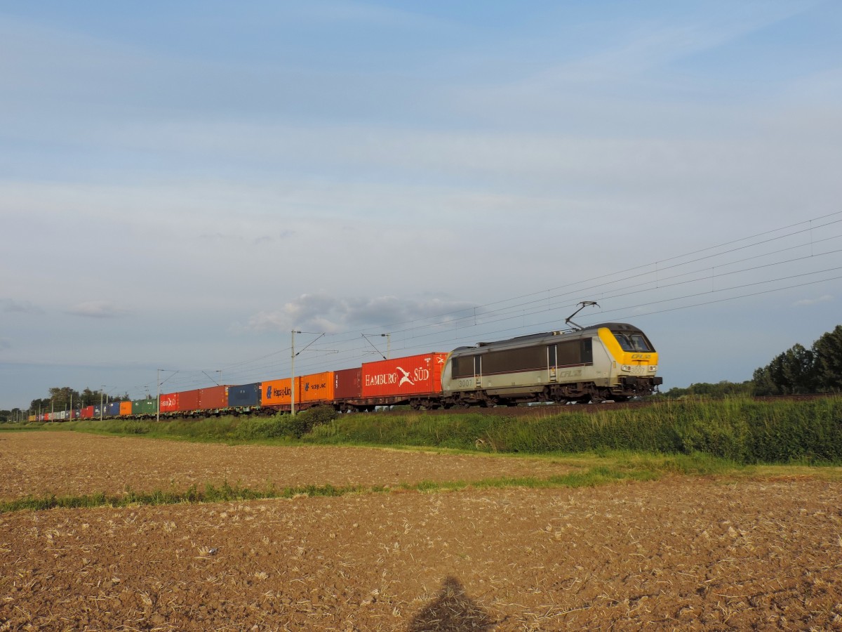 Schwindratzheim 20/05/15 : Lok 3007 bespannt den Kontainerzug Naviland Strassburg - Antwerpen.