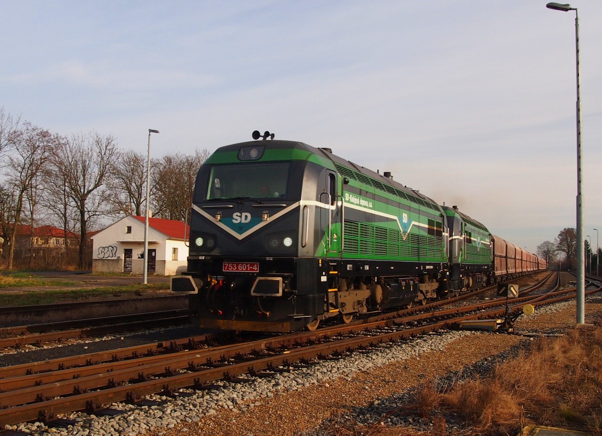 SD 753 601-4 am 17.12.2014 auf Bahnhof Nučice.